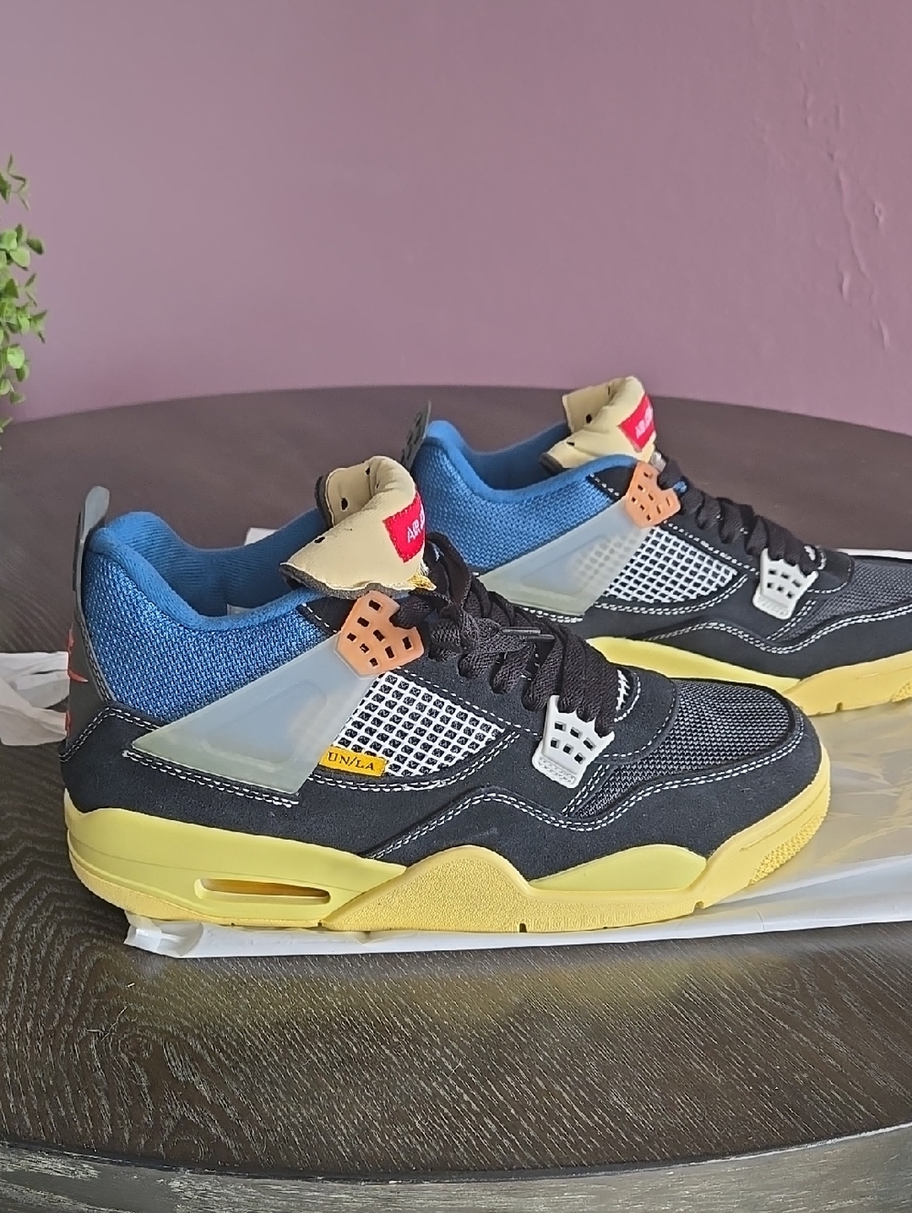 Union Nike Air Jordan 4 Retro Off.  Size 11 I cannot determine its authenticity